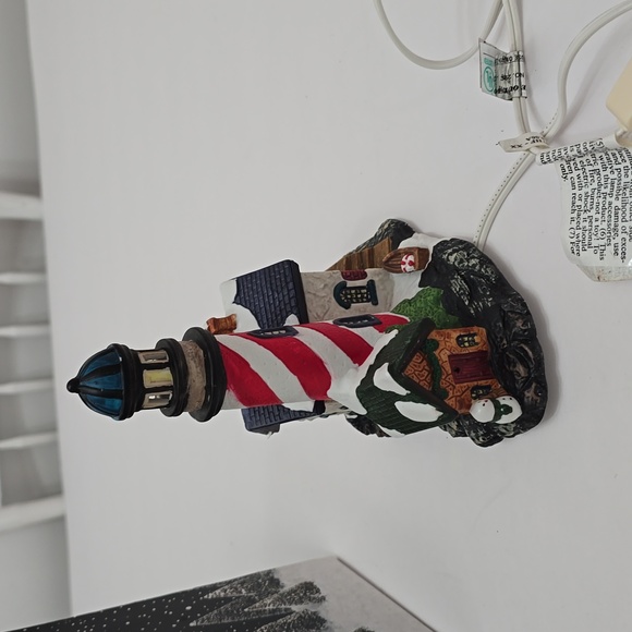 1999 Victorian Village Collectibles Lighted Barnacle Lighthouse Handpainted - Picture 7 of 13